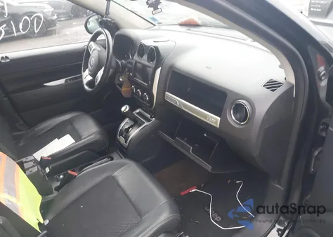 2016 Jeep Compass Latitude z USA, uszkodzony, nr VIN 1C4NJDEB4GD544573